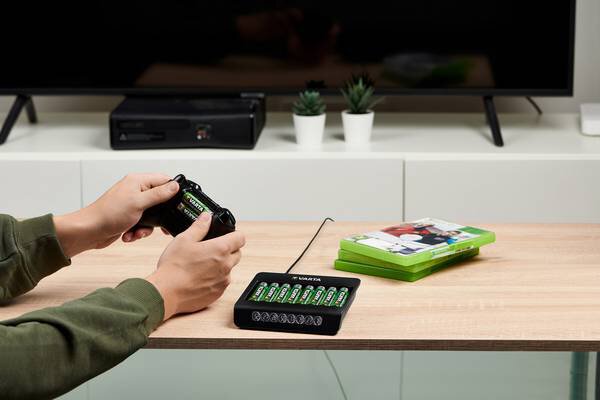 Varta LCD Multi Charger pre 8x AA/AAA
