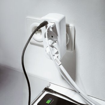 Adapter sieciowy MORRE M410 - 2 gniazda AC. 1xUSB-C 20W, 1xUSB-A 18W MORRE M410