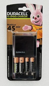OUTLET Ładowarka akumulatorków Duracell CEF27 + 2 x R6/AA 1300 mAh + 2 x R03/AAA 750 mAh OUTLET Ładowarka akumulatorków Duracell CEF27 + 2 x R6/AA 1300 mAh + 2 x R03/AAA 750 mAh