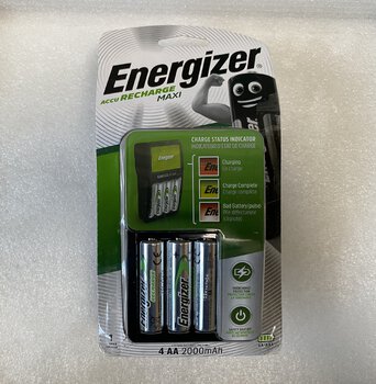 OUTLET Ładowarka akumulatorków Ni-MH Energizer Maxi + 4 x R6/AA 2000 mAh