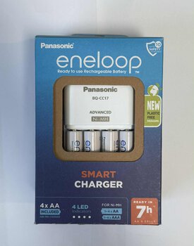 OUTLET Ładowarka akumulatorków Ni-MH Panasonic Eneloop BQ-CC17 + 4 x R6/AA Eneloop 2000mAh BK-3MCDE