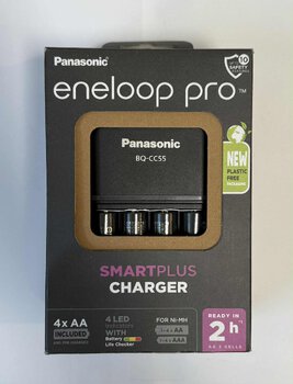 OUTLET Ładowarka akumulatorków Ni-MH Panasonic Eneloop BQ-CC55 + 4 x R6/AA Eneloop PRO 2500mAh BK-3HCDE EKO