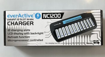 OUTLET Ładowarka akumulatorków Ni-MH profesjonalna everActive NC-1200 na 12 akumulatorków