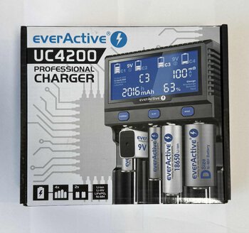 OUTLET Ładowarka do akumulatorków cylindrycznych Li-ion oraz Ni-MH everActive UC-4200