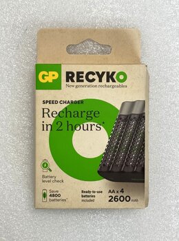 OUTLET Ładowarka GP ReCyko Speed M452 microUSB + 4× AA 2600mAh