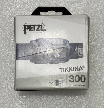 OUTLET Latarka czołowa, czołówka Petzl Tikkina niebieska E060AB01 OUTLET Latarka czołowa, czołówka Petzl Tikkina niebieska E060AB01