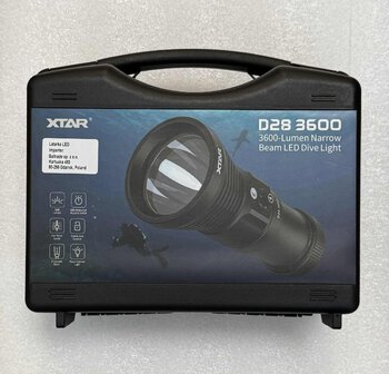 OUTLET Latarka diodowa do nurkowania Xtar D28 3600 zestaw z akumulatorami i ładowarką