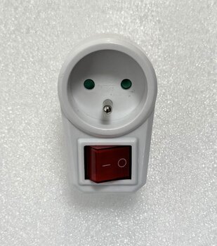 OUTLET Rozgałęźnik 1 gniazdo z uziemieniem i wyłącznikiem Blow 98-601#