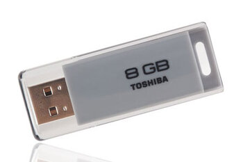 Pendrive Toshiba ASAGIRI 8GB SZARY